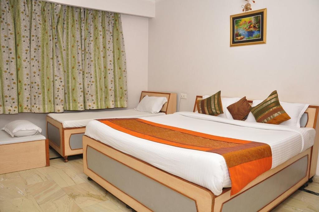 Hotel Mercury Inn By Sonachi Amritsar Room photo